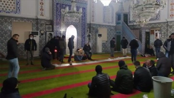 İstanbul'da yollarda çevrili küsurat yurttaşlar camilerde konuk ediliyor