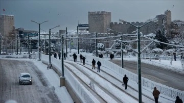İstanbul'daki birtakımı üniversitelerde kar yağışı dolayısıyla sınavlar ertelendi