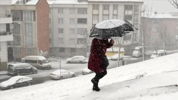 İstanbul'un bazısı ilçelerinde kar sansasyonel oluyor