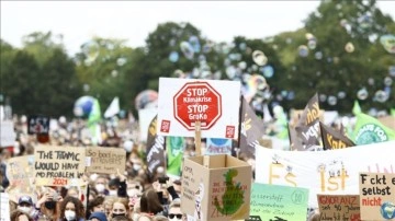 İsveç'te çevre aktivistleri, iklim politikaları dolayısıyla büyüklük için töhmet duyurusunda bulun