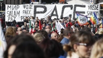 İtalya'da binlerce insan "barış" düşüncesince yürüdü