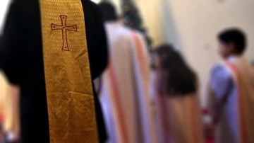 İtalya'da kilisedeki istismar olaylarına müteallik deyiş yayımlandı, mağdurlar tepkime gösterdi