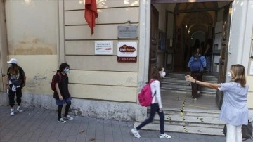 İtalya'da okullar salgında hadise artışına karşın yeniden açıldı