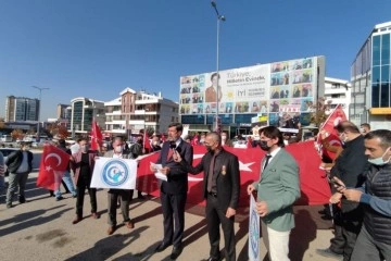 İYİ Parti önünde Türkkan protestosu