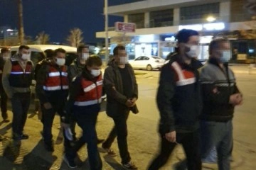 İzmir merkezli FETÖ operasyonunda 87 şüpheli gözaltında