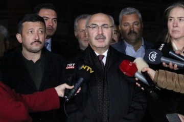 İzmir Valisi Yavuz Selim Köşger: 'Şu an 4 vefat eden vatandaşımızın bulunduğu kesin'