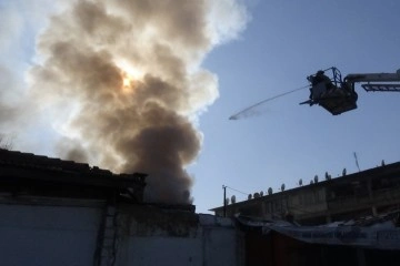 İzmir'de bit pazarında yangın paniği