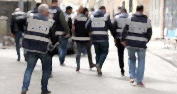 İzmir'de FETÖ operasyonu: Subaylarında bulunduğu 76 şüpheli yakalandı