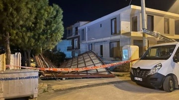 İzmir'de sıkıntı dolayısıyla uçar çatı, yalıtım tellerini kopardı