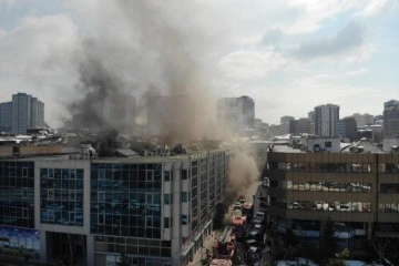 Kadıköy’de, plazada korkutan yangın