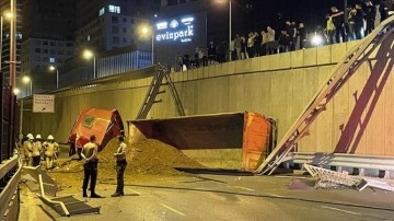 Kadıköy'de tempo halindeki kamyonun yer için düşmesi kararı sığırtmaç yaralandı