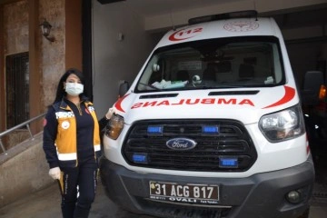 Kadın ambulans şoförü ekibiyle hayat kurtarıyor