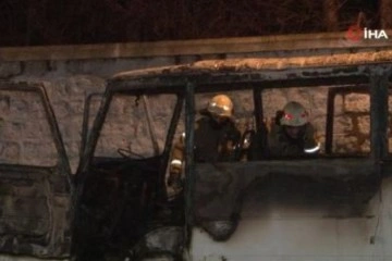 Kağıthane’de bir kadının köfte sattığı minibüs yandı