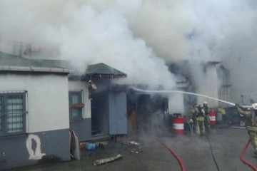 Kağıthane’de yangın paniği: İşyerinin çatısı alev alev yandı