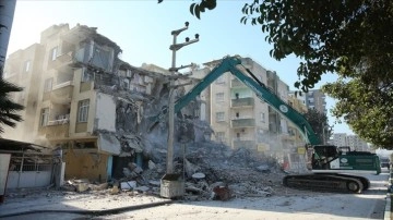 Kahramanmaraş merkezli depremlerden etkilenen vilayetlerde 50 bin 576 yapının acele yıkılması gerekiyor