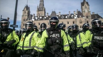 Kanada polisi Ottawa’daki göstericilere için kimyevi husus kullandı