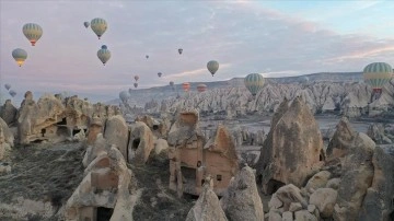 Kapadokya'da balon turlarına yel molası