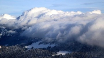 Kar kalınlığının 40 santimetreye yaklaştığı Ilgaz Dağı açıktan görüntülendi