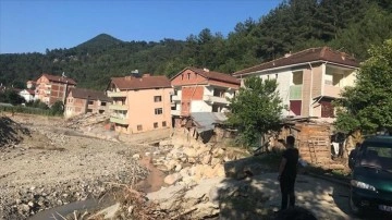 Karabük'te selden dokunca gören evlerin yıkımına başlandı