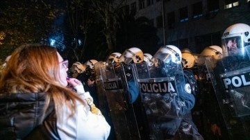 Karadağ'da siyasal krize etken bulunan "meclis kararı" karşıtı gösteriler bitmeme ediyor