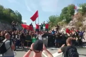 Karadağ'da 'taht töreni' protestosu