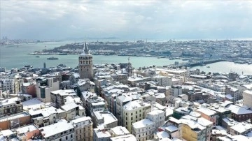 Karadeniz'den gönen topladı, İstanbul'a kar bıraktı