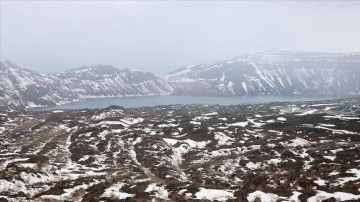 Kardan kapanan Nemrut Krater Gölü'nün yolu ahit açılıyor