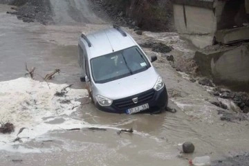 Kastamonu’da 14 köyü birbirine bağlayan köprü selde yıkıldı