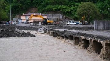 Kastamonu'da derelerin su düzeyinin yükselmesi dolayısıyla 15 muvakkat köprü dokunca gördü