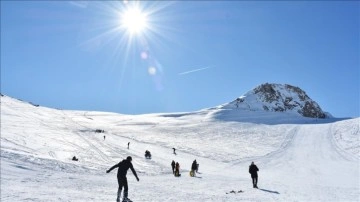Kayak merkezlerinde en aşkın kar kalınlığı Hakkari ve Kartalkaya'da ölçüldü