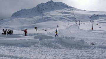 Kayak merkezlerinde kar kalınlığı en çok 50 santimetreyle Saklıkent'te ölçüldü