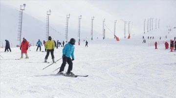Kayakseverler ilkbaharda da Palandöken'de kesafet oluşturdu