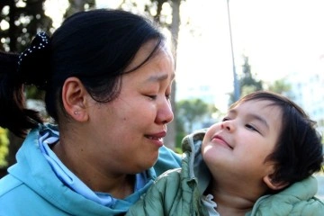 Kazakistan uyruklu doktor anne, kızı düşüncesince gözyaşları zarfında yardım istedi