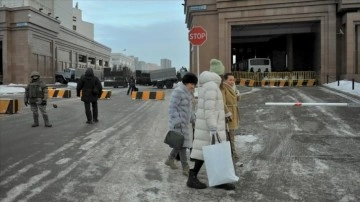 Kazakistan'ın başkenti Nur Sultan'da sahn OHAL koşulları altında bitmeme ediyor