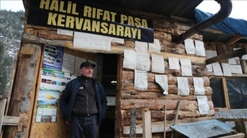 "Kervansaray" söylediği kulübesinin kapısını yolcular düşüncesince 24 vakit bariz bırakıyor