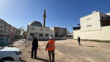 Kilis'te depremde hasar gören minare kontrollü yıkıldı