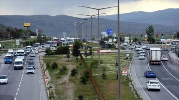 'Kilit kavşak' Kırıkkale'de şenlik evveliyat trafik yoğunluğu başladı
