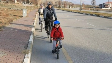 Kilo hasretmek düşüncesince bisiklete binen mühendis, ailesine de dayanıklı oldu