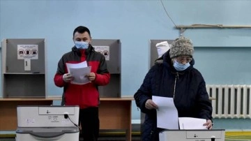 Kırgızistan'da saylav seçimleri düşüncesince oy ödeme işlemi başladı