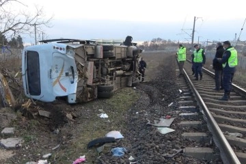 Kırklareli’nde trenle işçi servisi çarpıştı: 27 yaralı