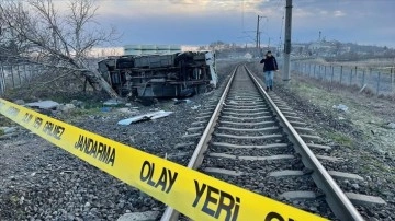 Kırklareli'nde geçici treninin iştirakçi servisine çarpması kararı 27 ad yaralandı