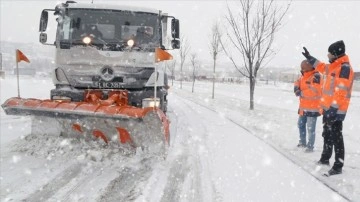 Kırşehir'de kar zımnında evvel kapanan 115 köy yolundan 88'i ulaşıma açıldı