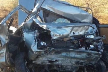 Kırşehir'de otomobil, kamyonetle çarpıştı: 2 ölü