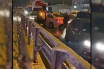 Kocaeli'de 10'dan fazla araç kazaya karıştı, D100 trafiğe kapatıldı