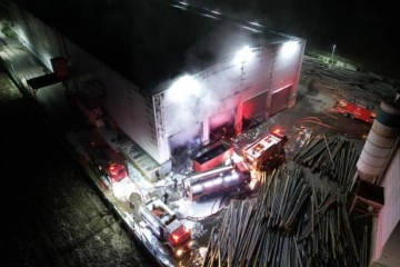 Kocaeli’de geri dönüşüm fabrikasında yangın