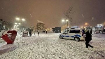 Kocaeli'de kar yağışı çarpıcı oluyor