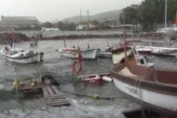 Kocaeli'de lodosun vurduğu tekneler battı, balıkçıların kurtarma çalışması sürüyor