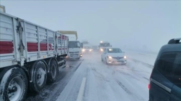 Konya-Antalya karaca önünde ulaşıma kar engeli