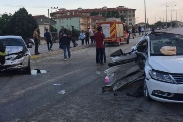 Konya’da 3 araçlı zincirleme kaza: 13 yaralı