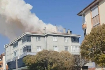 Konya'da 4 katlı binada çatı yangını